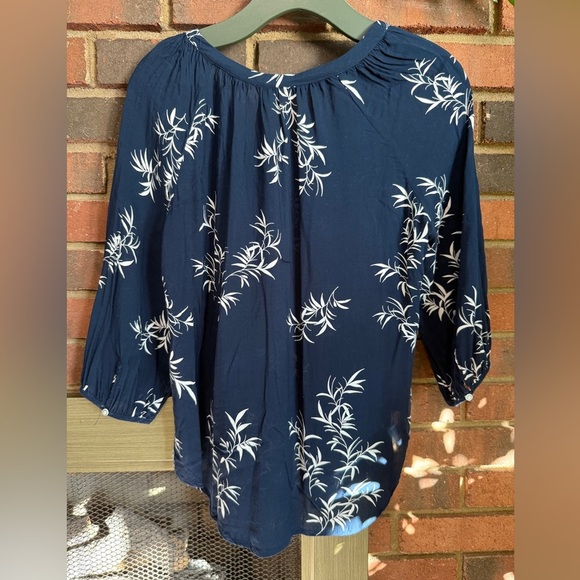 #8)  Navy blue and white 3/4 sleeve blouse Size MP - Picture 3 of 5